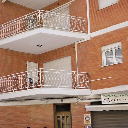Apartamento En Pleno Centro De Cambrilsアパートメント エクステリア 写真