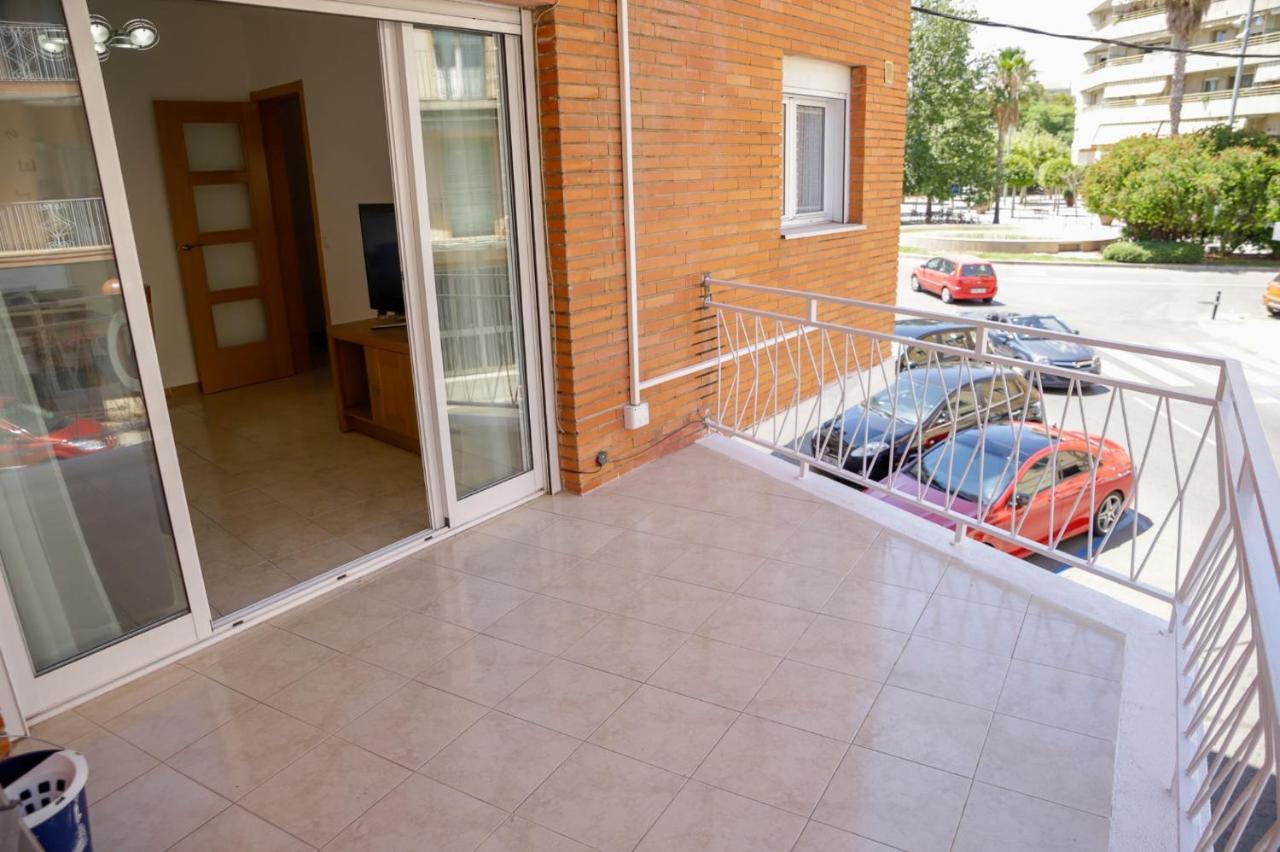 Apartamento En Pleno Centro De Cambrilsアパートメント エクステリア 写真