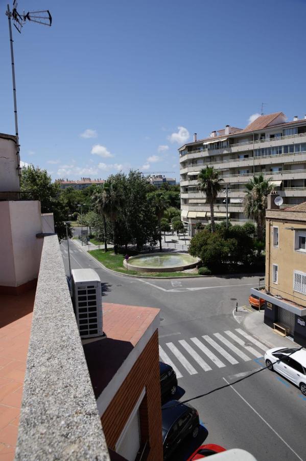 Apartamento En Pleno Centro De Cambrilsアパートメント エクステリア 写真